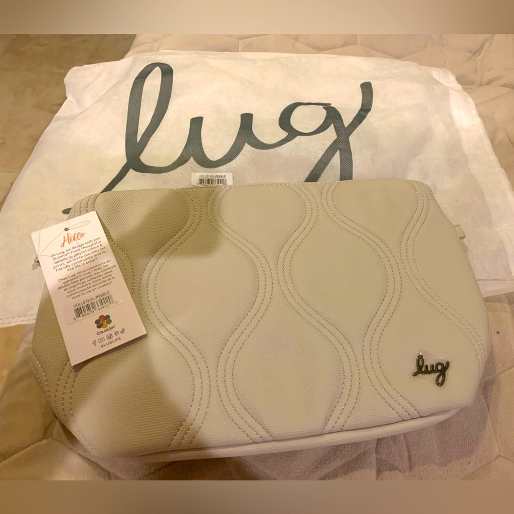 NWT lug Volley Matte Luxe Vegan Leather Pouch in Pebble
